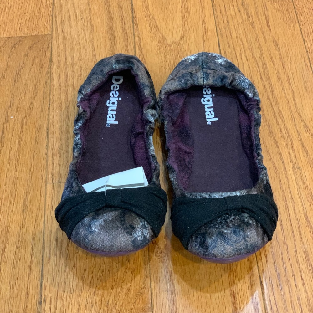 NWT Disgual Flats